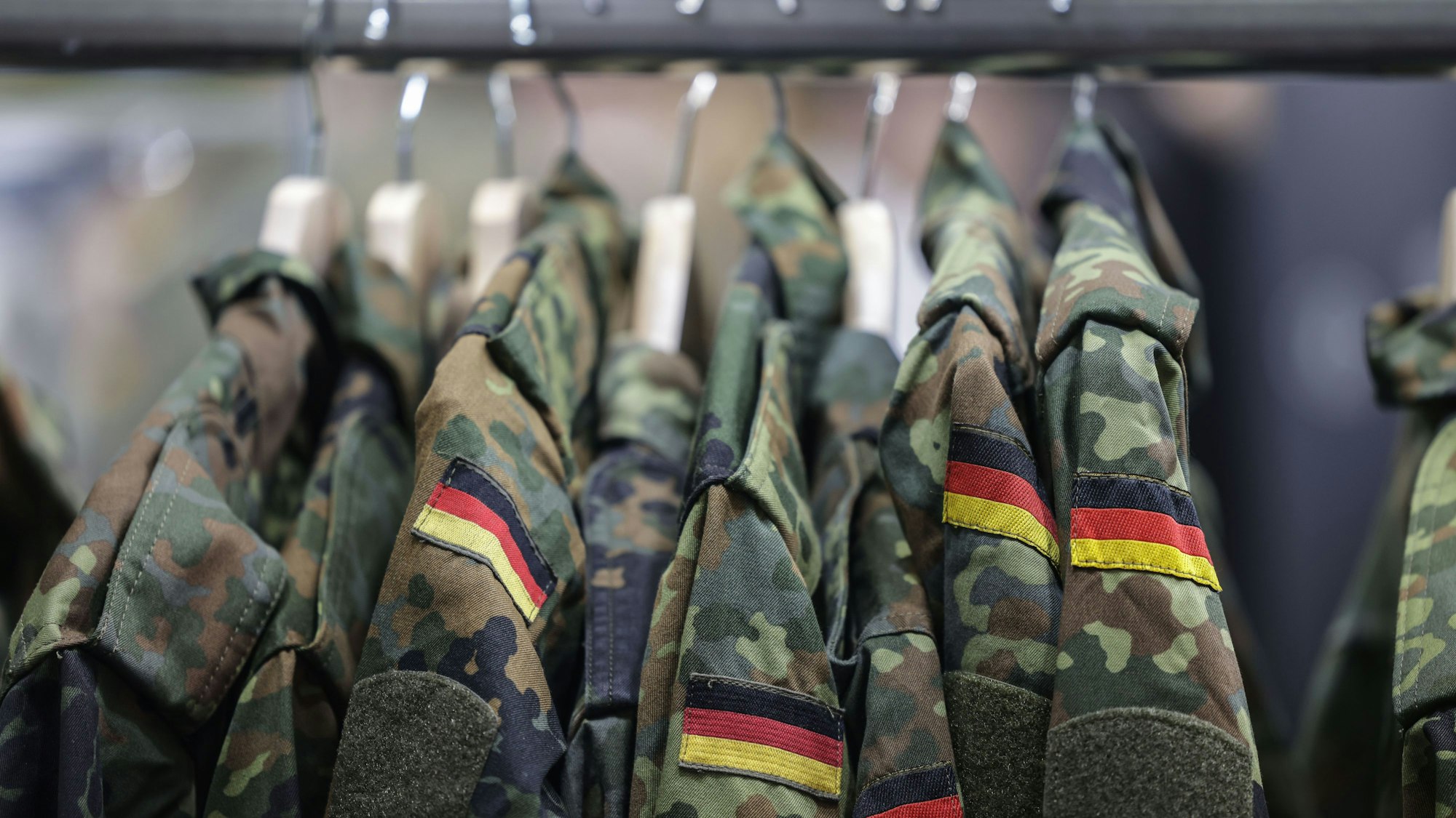 Der Koalitionsstreit um die Wehrpflicht schwelt weiter.