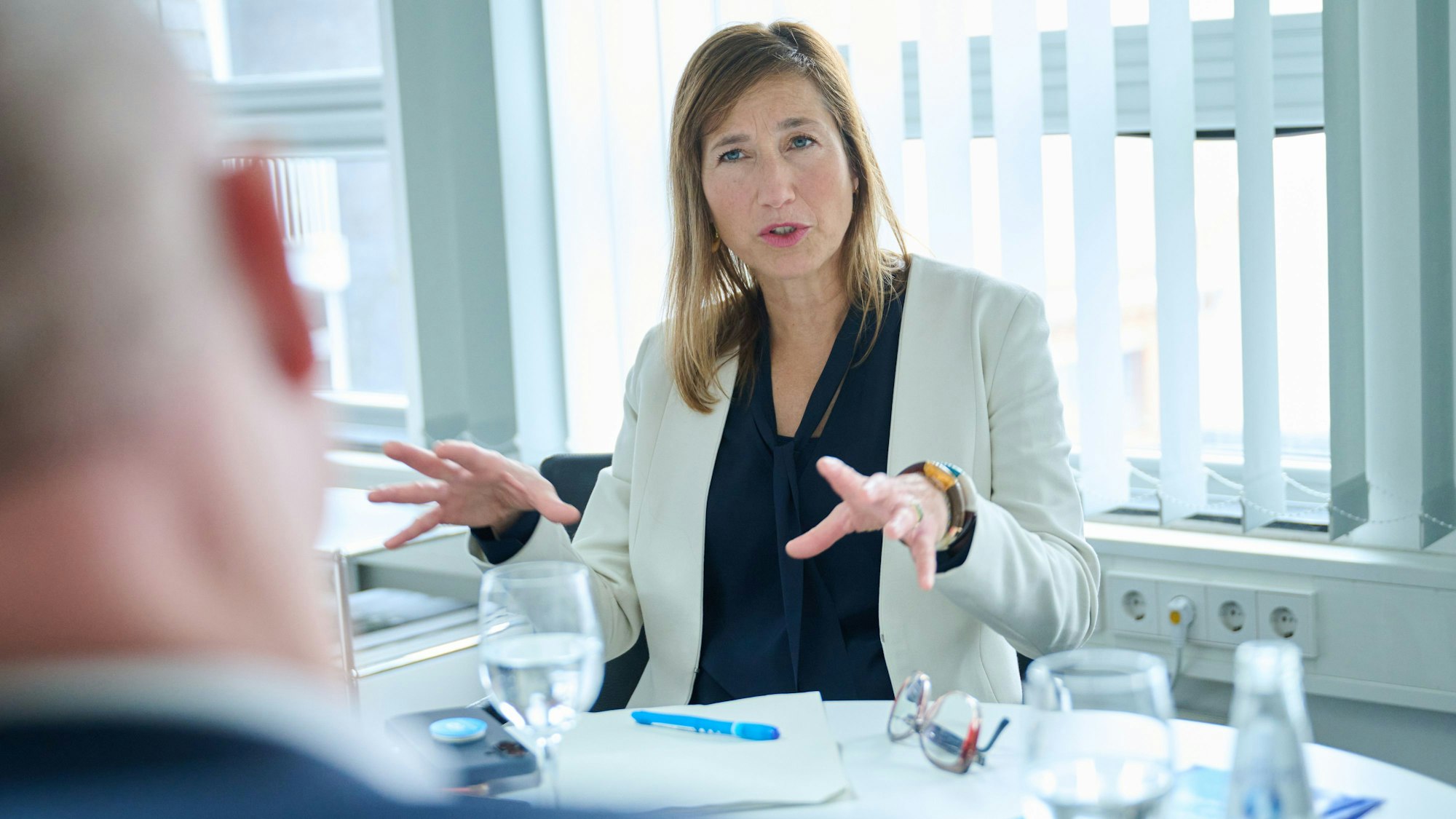 Barbara Massing, Intendantin der Deutschen Welle, betont die Bedeutung der Unternehmenskultur bei der Arbeit der DW.