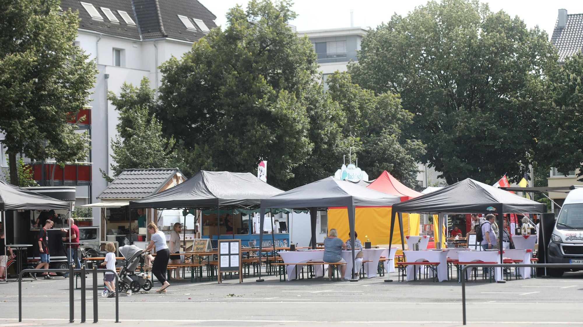 Markt am Auerbachplatz in Sülz