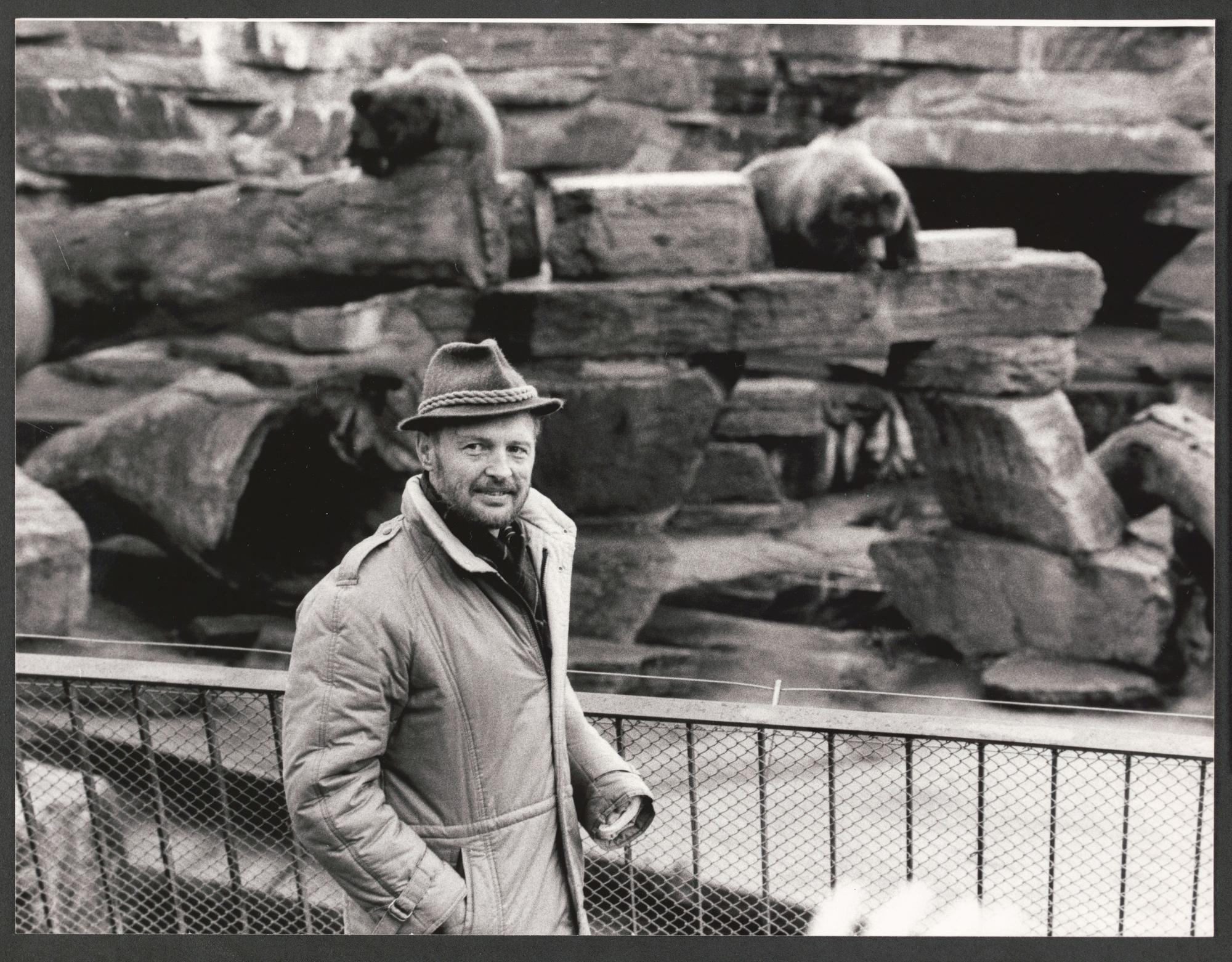 Gunther Nogge vor dem Bären-Gehege 1985.
