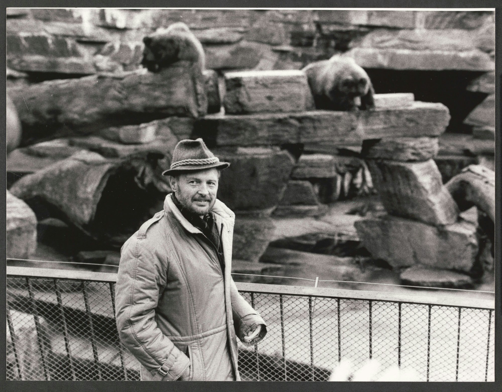 Gunther Nogge vor dem Bären-Gehege 1985.