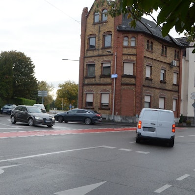 Die Kreuzung Frankfurter Straße /Wahnbachtalstraße im Siegburger Stadtteil Deichhaus
