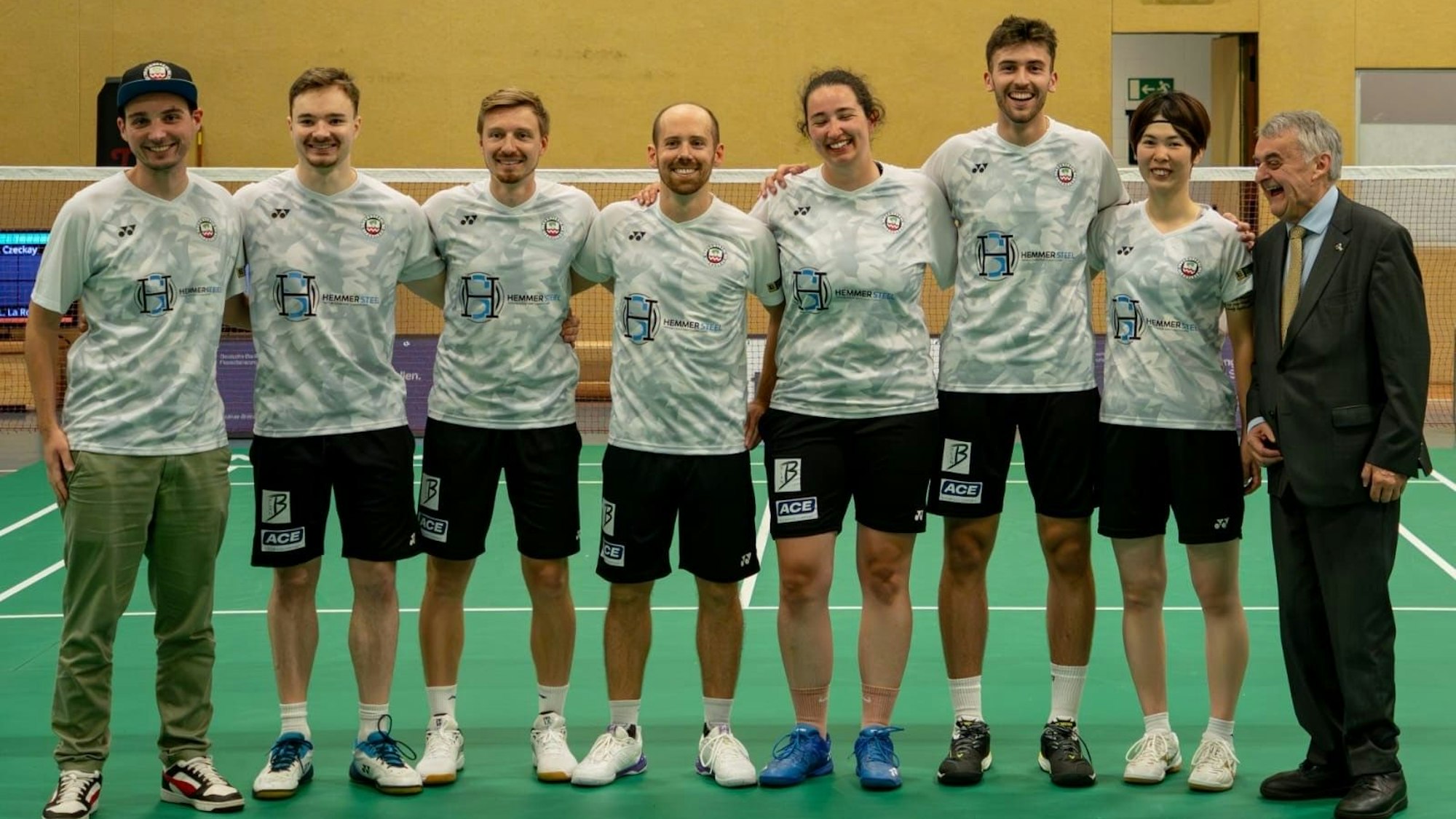 Herbert Reul mit dem Zweitliga-Team des TV Witzhelden.