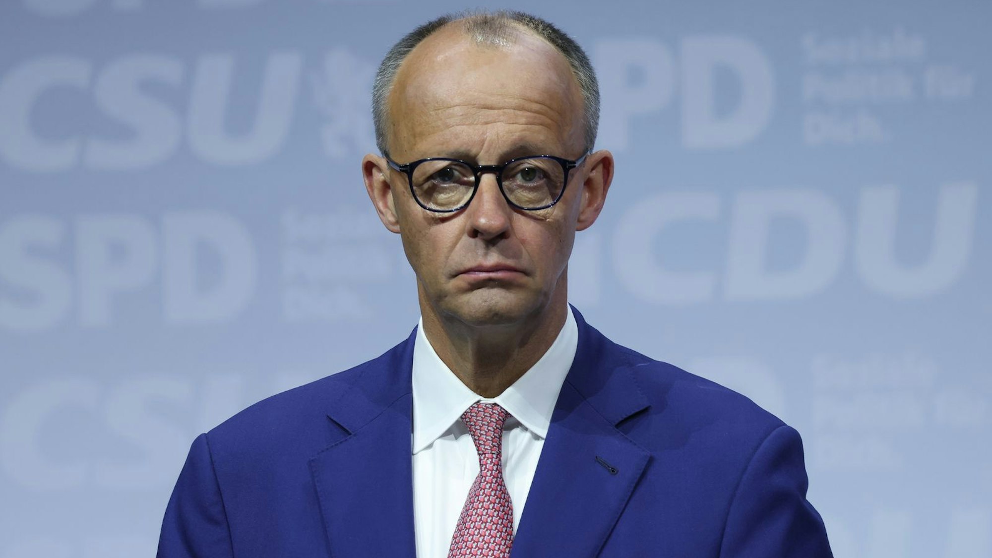 Friedrich Merz sorgt für eine kurzfristige Programmänderung im ZDF. (Bild: 2025 Getty Images/Sean Gallup)
