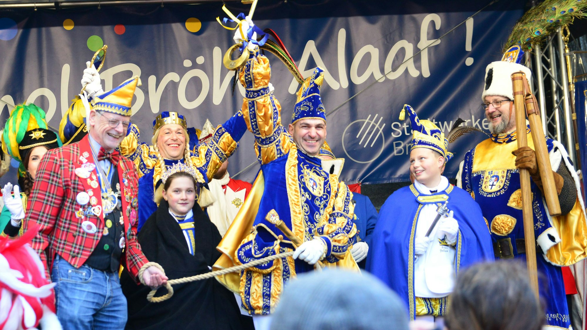 Das Bild zeigt ein Dreigestirn in Brühl