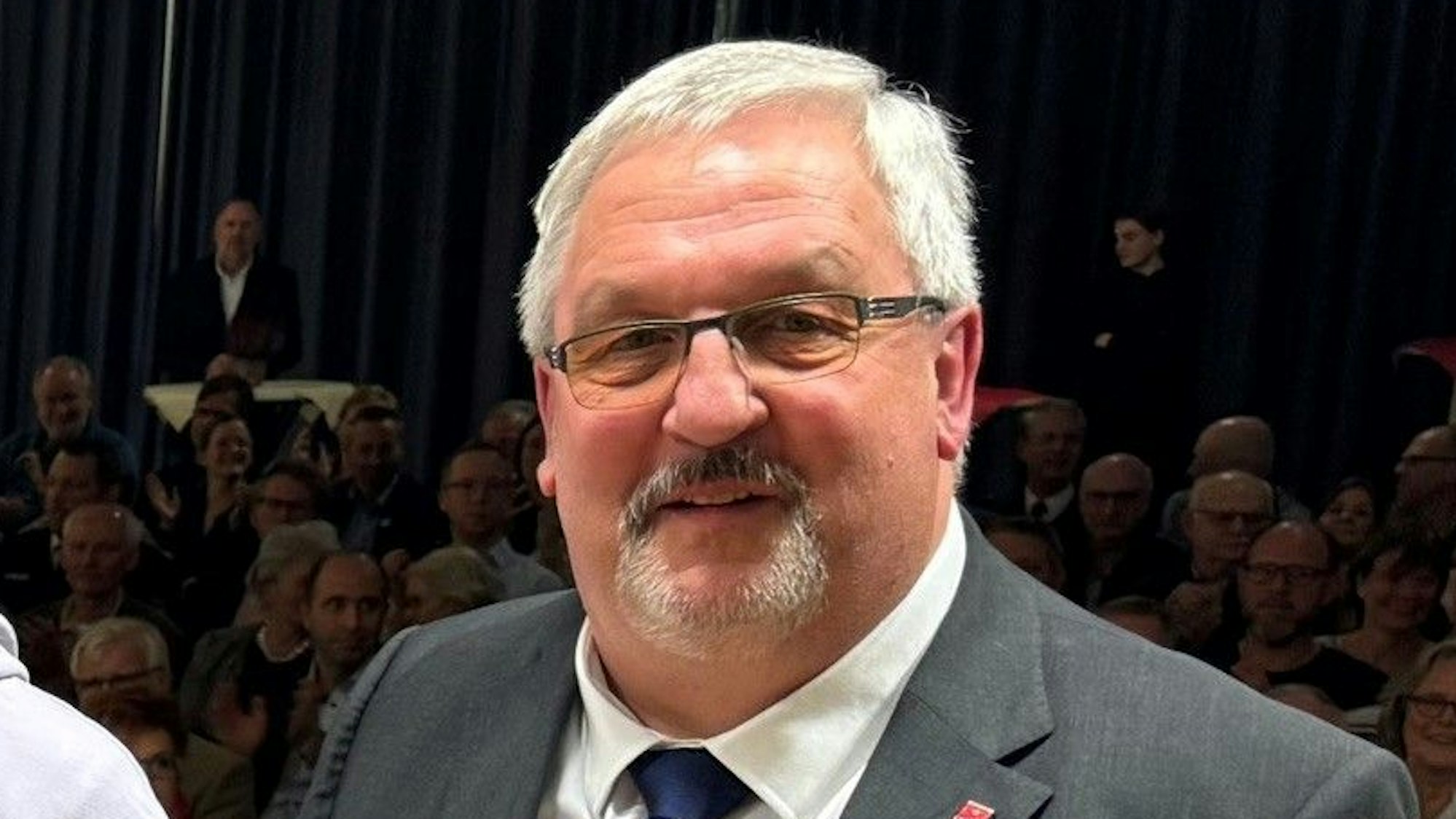 Das Foto zeigt Stefan Meisenberg, den Bürgermeister von Marienheide.