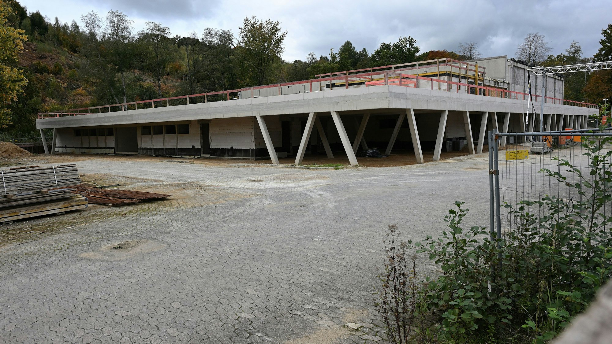 Das Foto zeigt den Rohbau der Gymnastikhalle am Schulzentrum Kürten