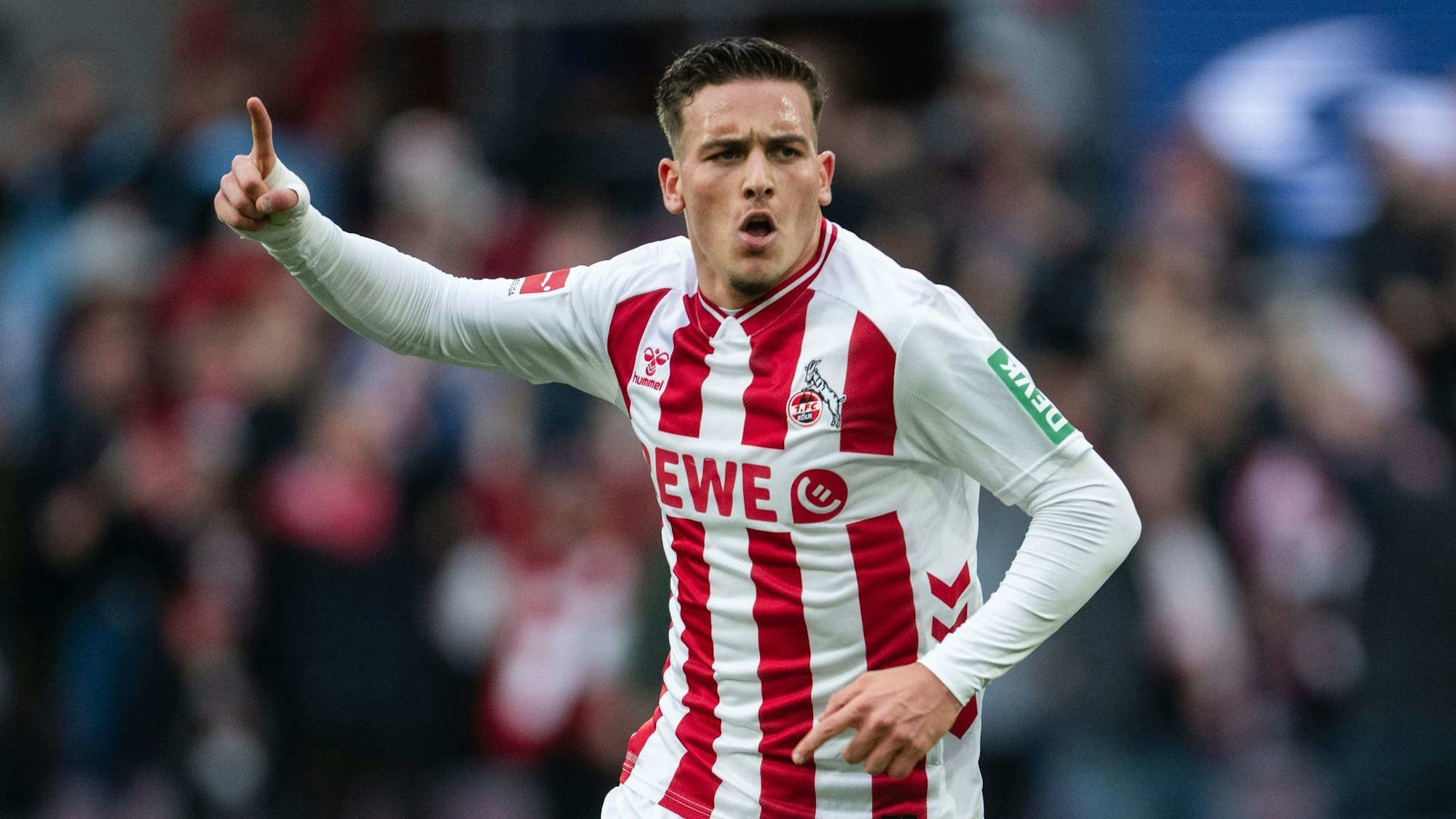 Kölns Said El Mala jubelt über seinen Treffer zum Ausgleich gegen Ausburg.