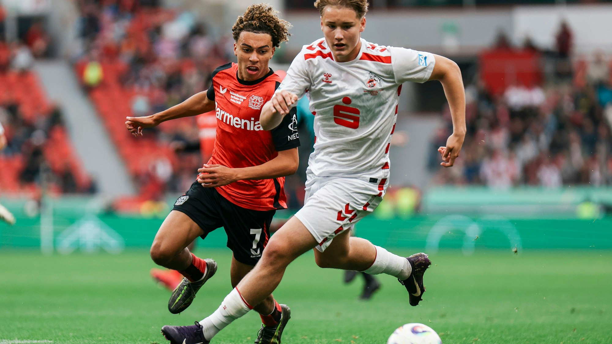 Finale Deutsche Meisterschaft U 19-DFB-Nachwuchsliga: Bayer 04 Leverkusen - 1. FC Köln 18.05.2025 MontrellCulbreath Bayer 04 Leverkusen, 7 im Zweikampf mit Fynn Schenten 1. FC Köln, 11 Finale Deutsche Meisterschaft der U 19-DFB-Nachwuchsliga: Bayer 04 Leverkusen - 1. FC Köln Leverkusen, BayArena am 18.05.2025 *** Final German Championship U 19 DFB Youth League Bayer 04 Leverkusen 1 FC Cologne 18 05 2025 MontrellCulbreath Bayer 04 Leverkusen, 7 in duel with Fynn Schenten 1 FC Cologne, 11 Final German Championship U 19 DFB Youth League Bayer 04 Leverkusen 1 FC Cologne Leverkusen, BayArena on 18 05 2025 Copyright: xBEAUTIFULxSPORTS/Freisenx