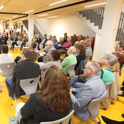 In seiner Ansprache blickte der Vorsitzende Hans-Jürgen Parpart (l.) auf 40 Jahre Heimat- und Geschichtsverein Neunkirchen-Seelscheid zurück.