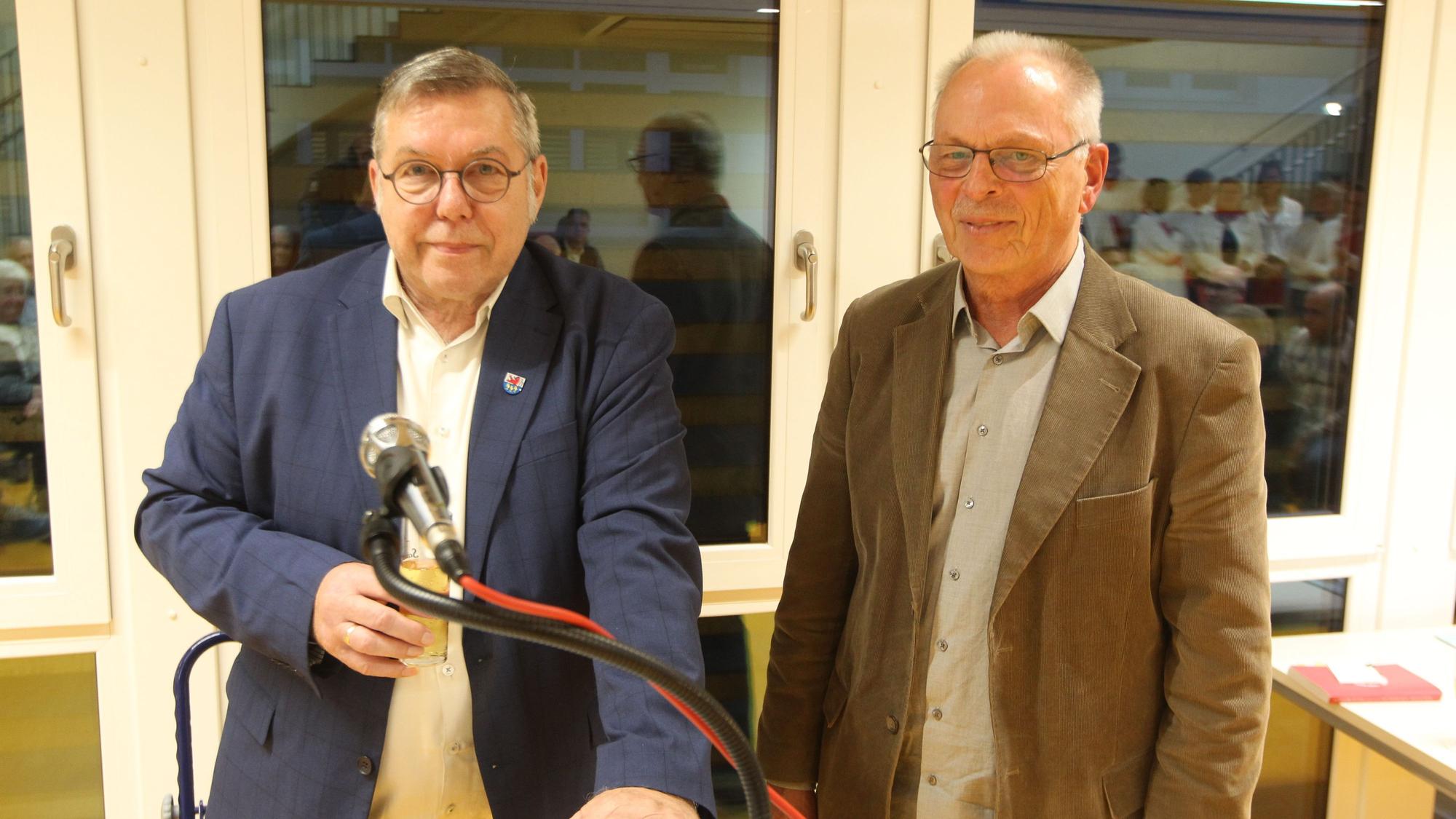 Der Heimat- und Geschichtsverein Neunkirchen-Seelscheid feierte sein 40-jähriges Bestehen.
Vorsitzender Hand-Jürgen Parpart (links) und sein Vorgänger Bernhard Plitzko