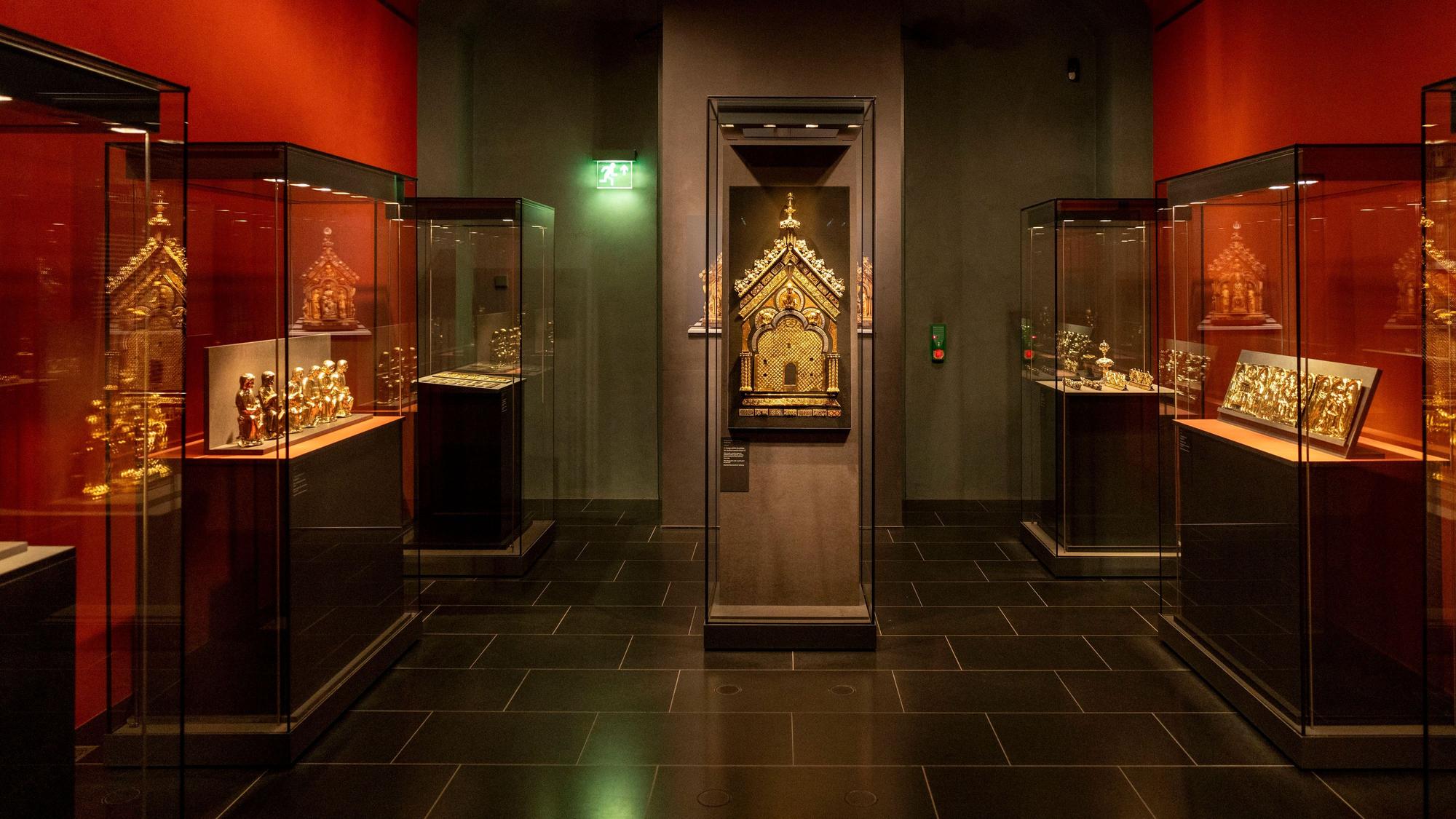 Die Sonderausstellung „Der Kaiserswerther Suitbertusschrein in Restaurierung“ ist in der Domschatzkammer zu sehen.