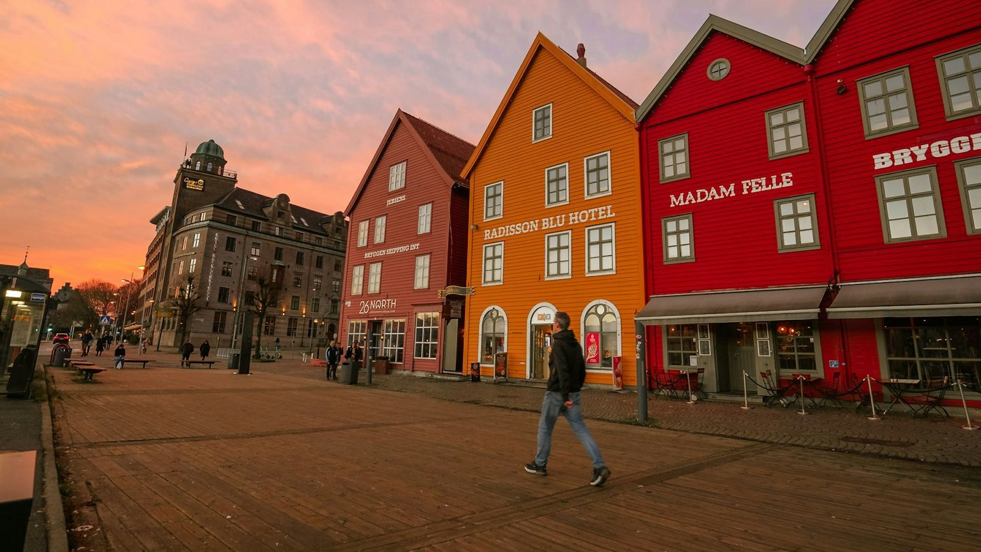 Bryggen ist das historische Hafenviertel Bergens.