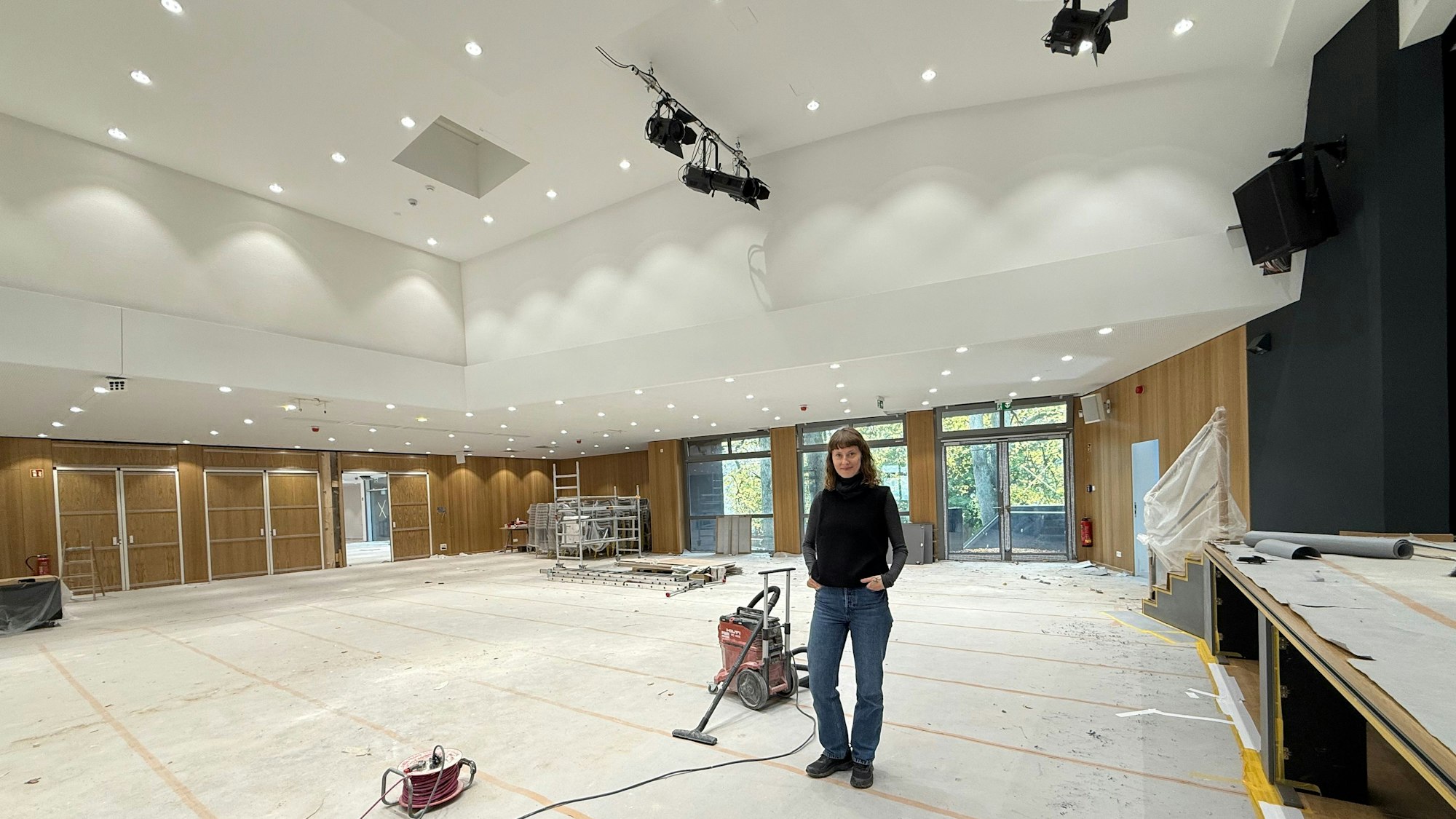 Blick in den großen Saal des neuen Kulturforums Burscheid