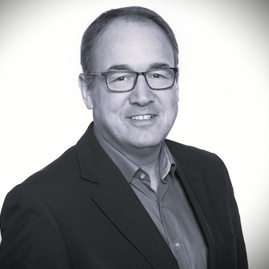 Das Bild zeigt ein Portrait von Rainer Tüschenbönner aus Wesseling, Leiter des Domforums Köln, der bei einer Bergwanderung tödlich verunglückte.