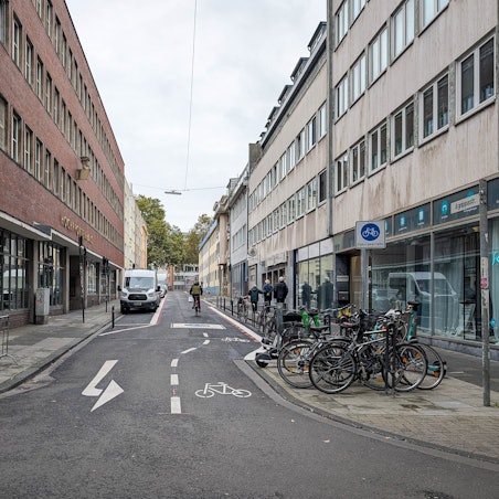 In der neuen Fahrradstraße können Fahrradfahrer nun in beide Richtungen fahren.
