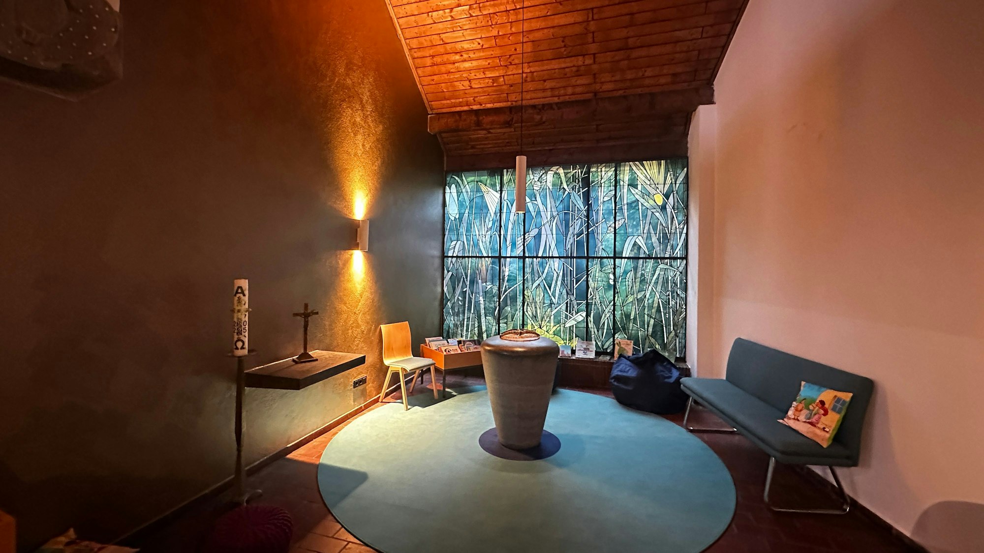 Der Taufbereich in St. Georg in Weiß wurde ganz neu gestaltet.