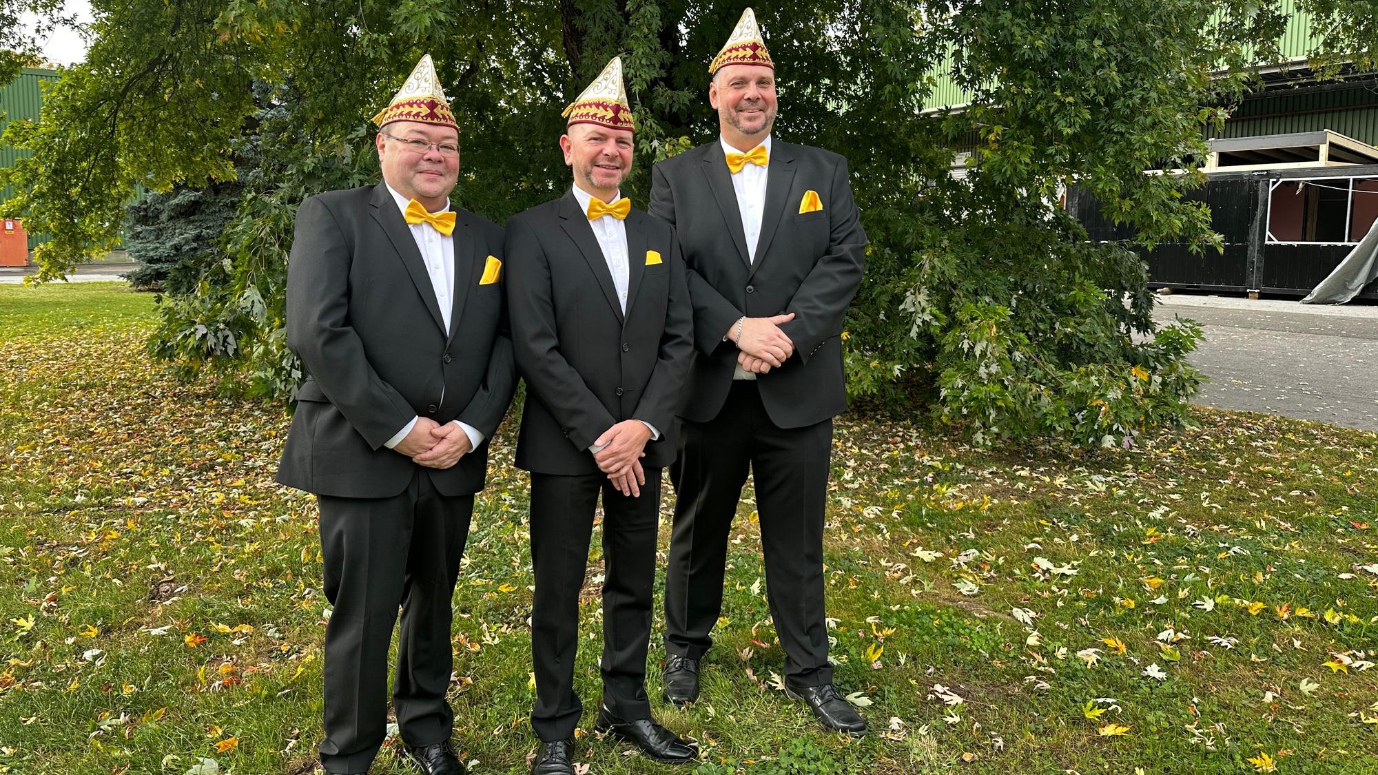 Von links: Jungfrau Tanja (Bert Tobjinski), Prinz André I (André Skibbe) und Bauer Alex (Alexander Reimer).