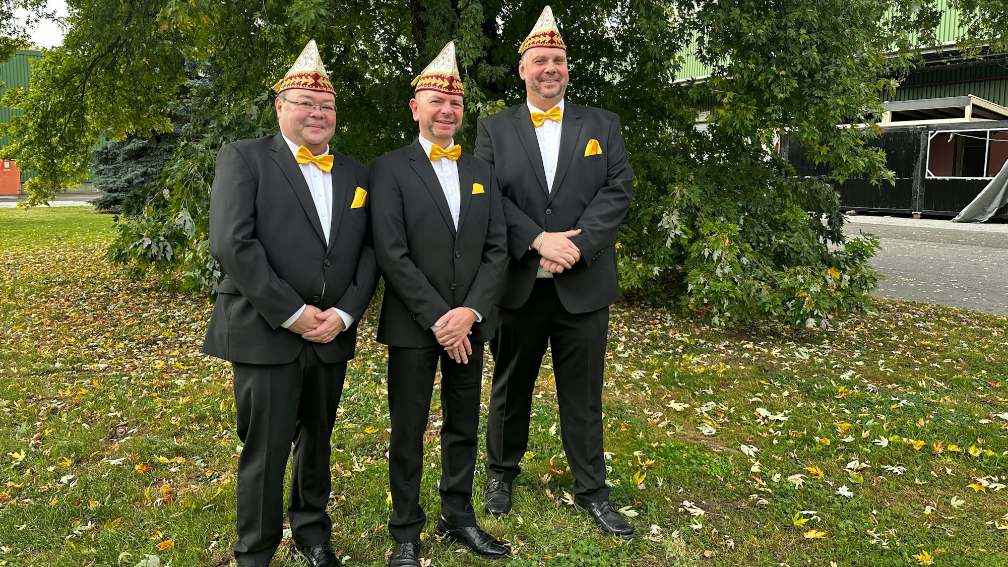 Von links: Jungfrau Tanja (Bert Tobjinski), Prinz André I (André Skibbe) und Bauer Alex (Alexander Reimer).