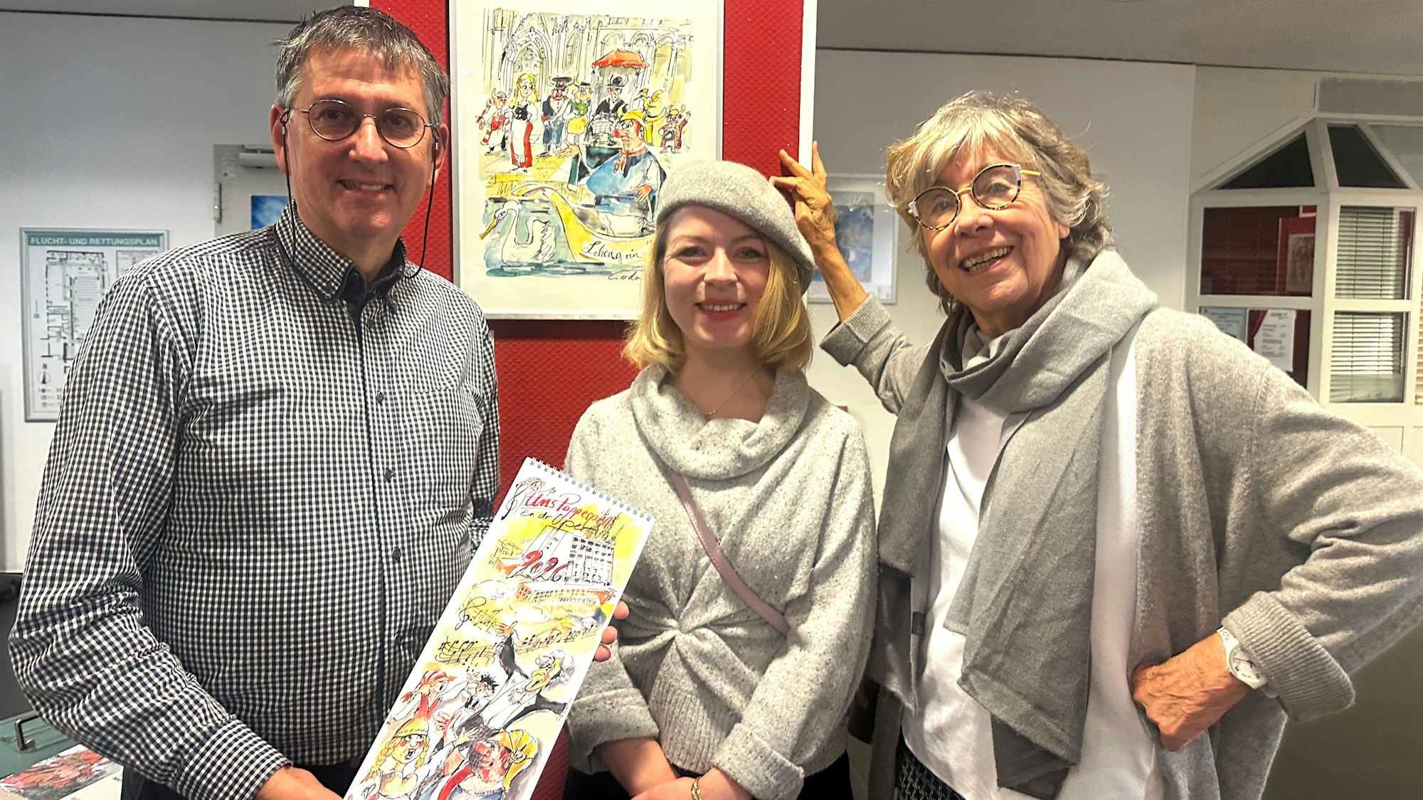 Verleger Robert Hennes, Intendantin Mareike Marx, Gerda Laufenberg.