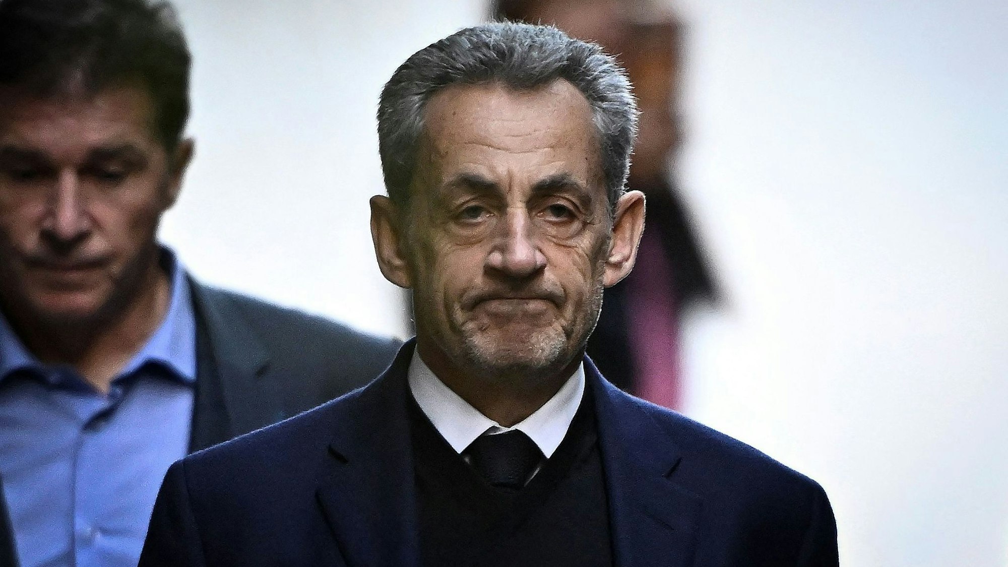 Ex-Präsident Sarkozy hat seine Haft angetreten.