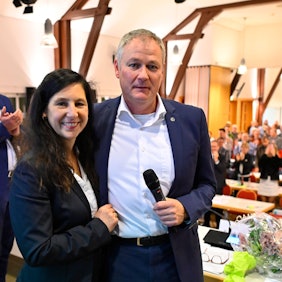 Von links zu sehen sind Mona und Carsten Brodesser.