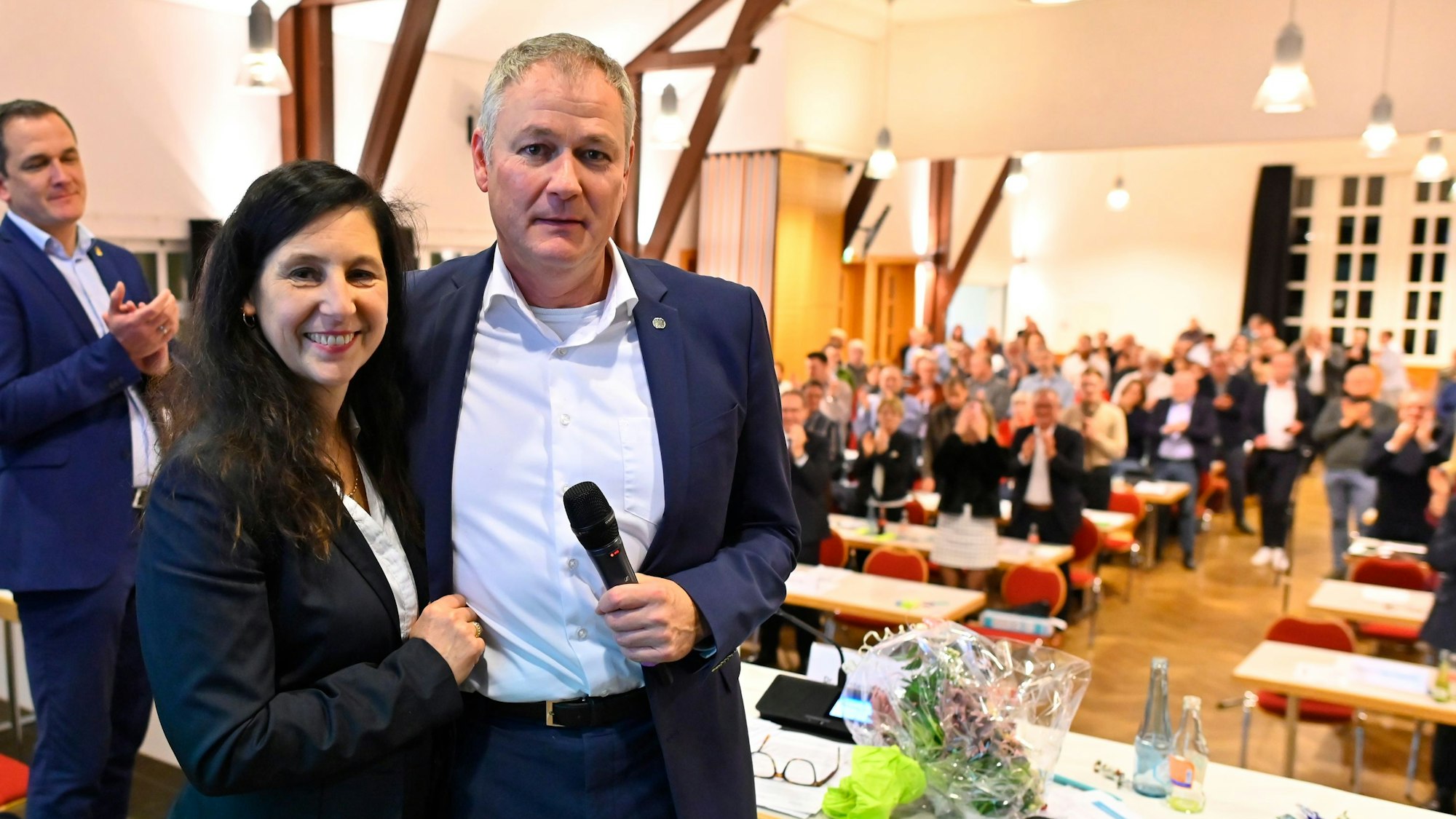 Von links zu sehen sind Mona und Carsten Brodesser.