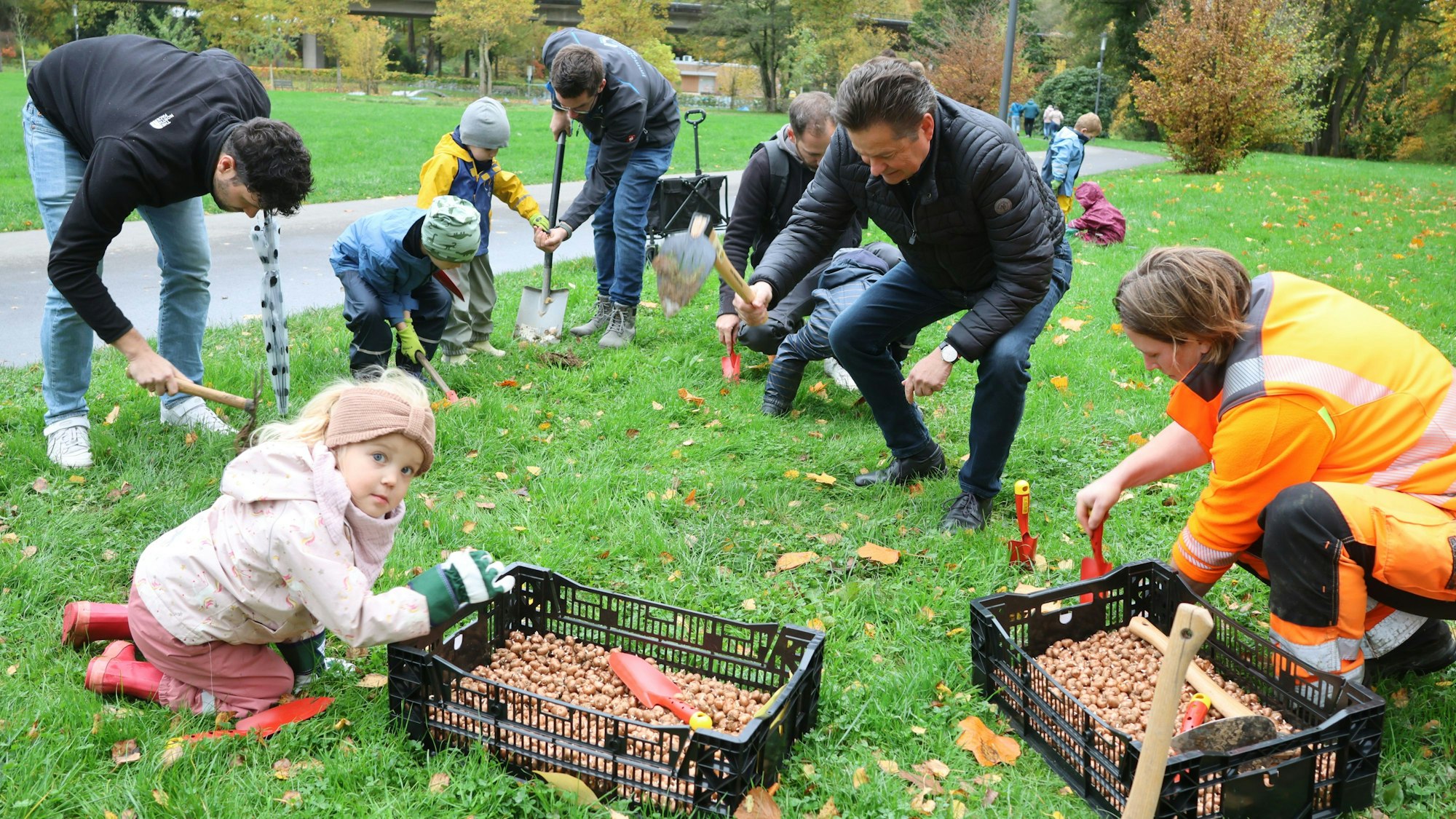 Die Helfer beim Pflanzen