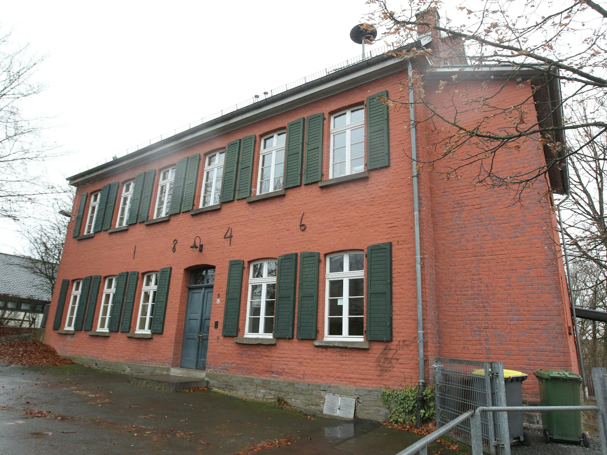Das alte Schulhaus steht unter Denkmalschutz. Es soll zum Treffpunkt werden im neuen Wohnviertel.