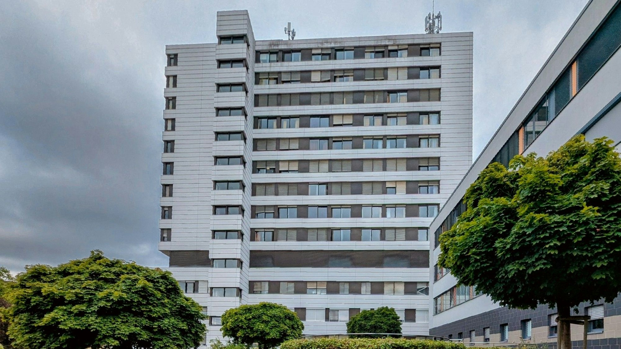 Heute steht ein Hochhaus, wo früher das Krankenhaus war.