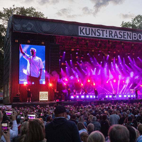 Eine Band tritt auf dem KunstRasen Bonn 2025 auf (Archivfoto).