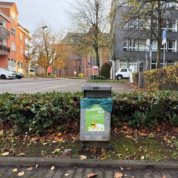Abfallkorb am Burscheider Rathaus