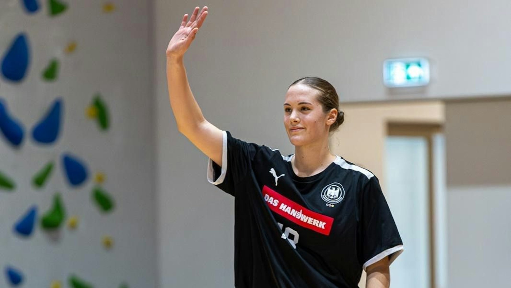 Katharina Scherer im DHB-Trikot vor ihrem ersten Nationalmannschaftsspiel.