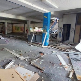 Der Baumarkt in Soest verkommt seit Jahren zum „Lost Place“.