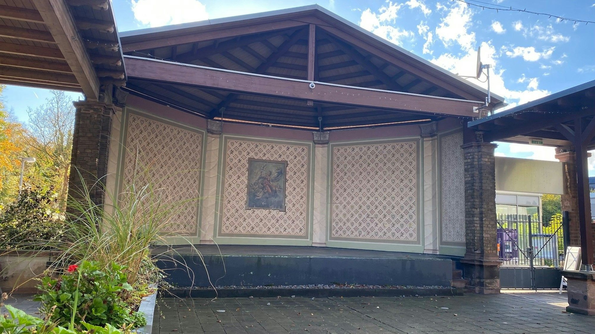 Zu sehen ist der Musikpavillon.