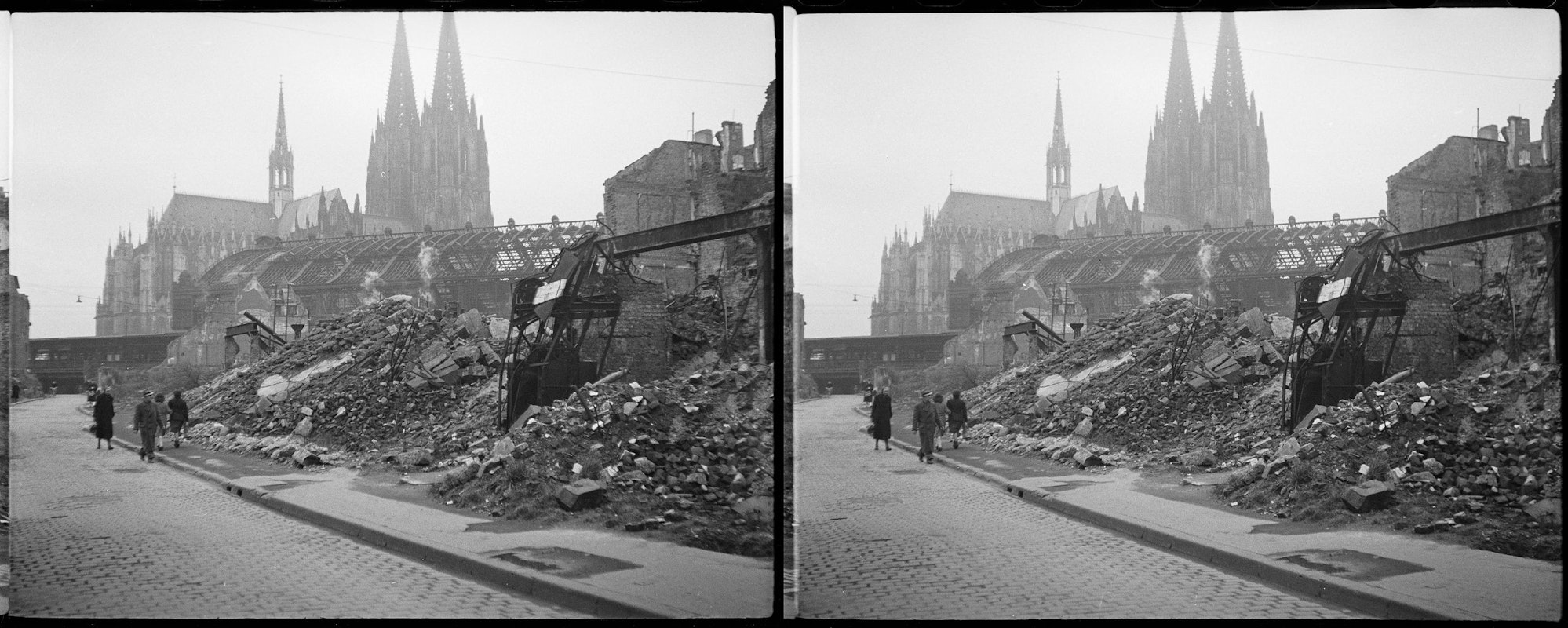 Köln: Johannisstraße, Blick auf Dom und zerstörten Hauptbahnhof