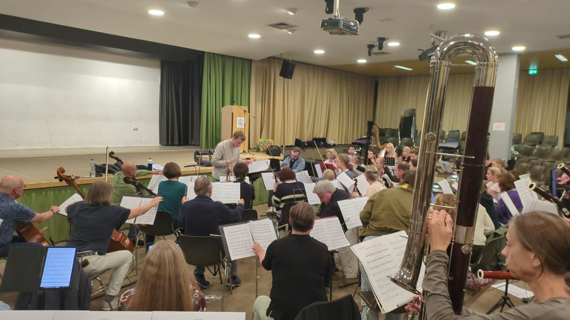 Der Orchesterverein Hilgen und die Musicalische Academie zu Burscheid proben.
