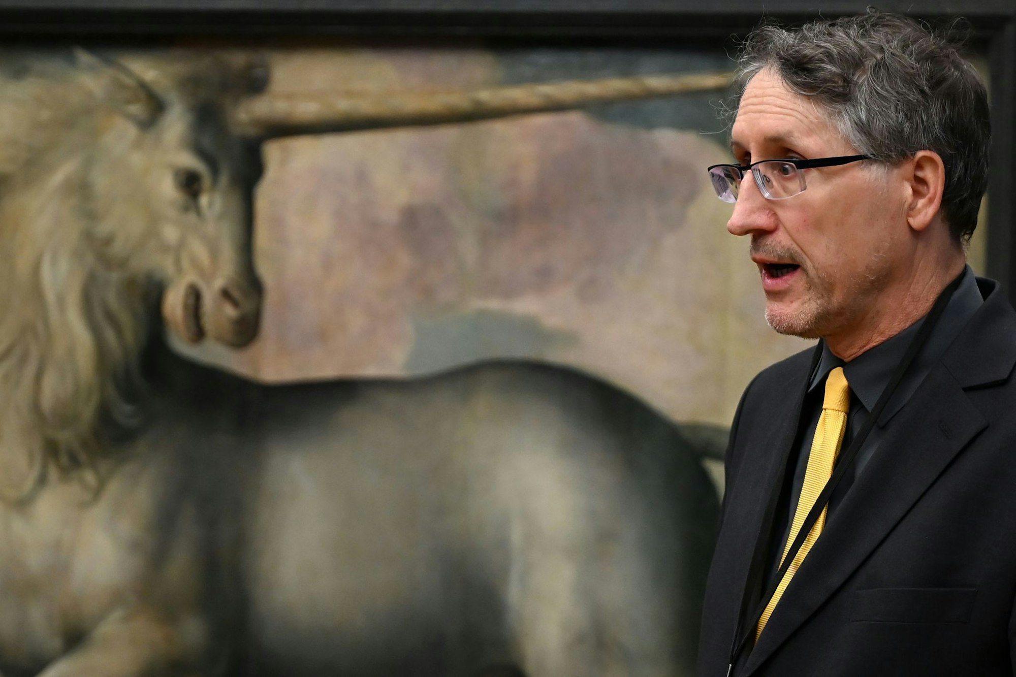 Der Historiker Michael Philipp klärt darüber auf, dass das Horn der Einhörner angeblich Vergiftungen heilen sollte.