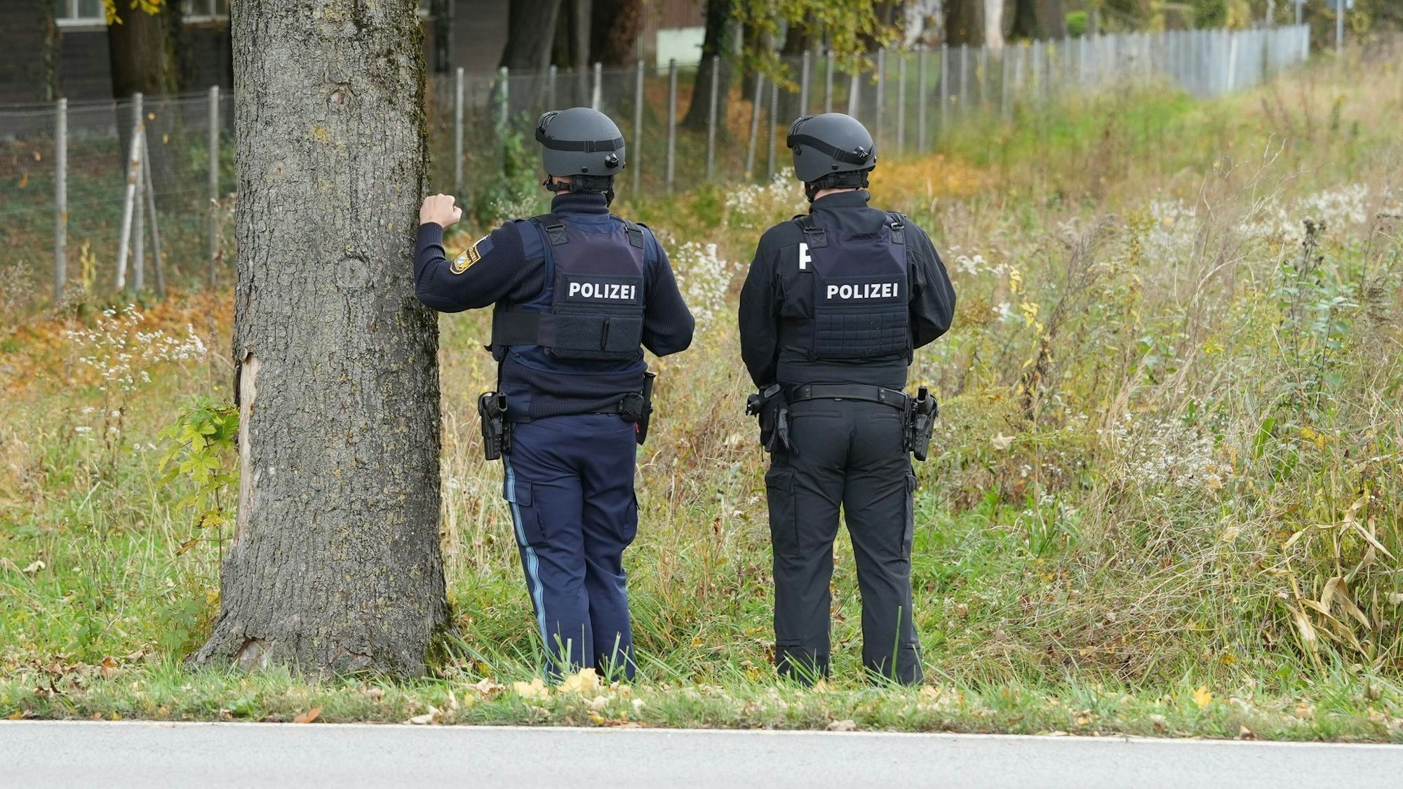 Polizisten ermittelten am Tag nach dem Vorfall zur Ursache und dem genauen Hergang.