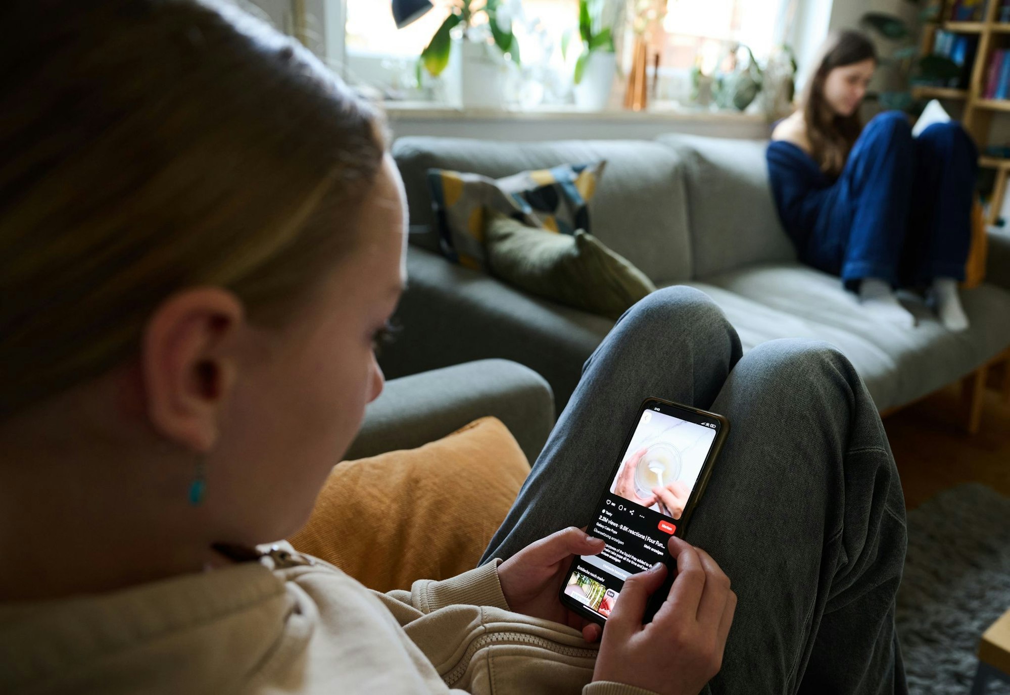 EU-Kommissionspräsidentin Ursula von der Leyen hatte der Debatte mit ihrer Forderung nach einer Altersgrenze in den sozialen Medien zuletzt neuen Auftrieb gegeben. (Symbolbild)