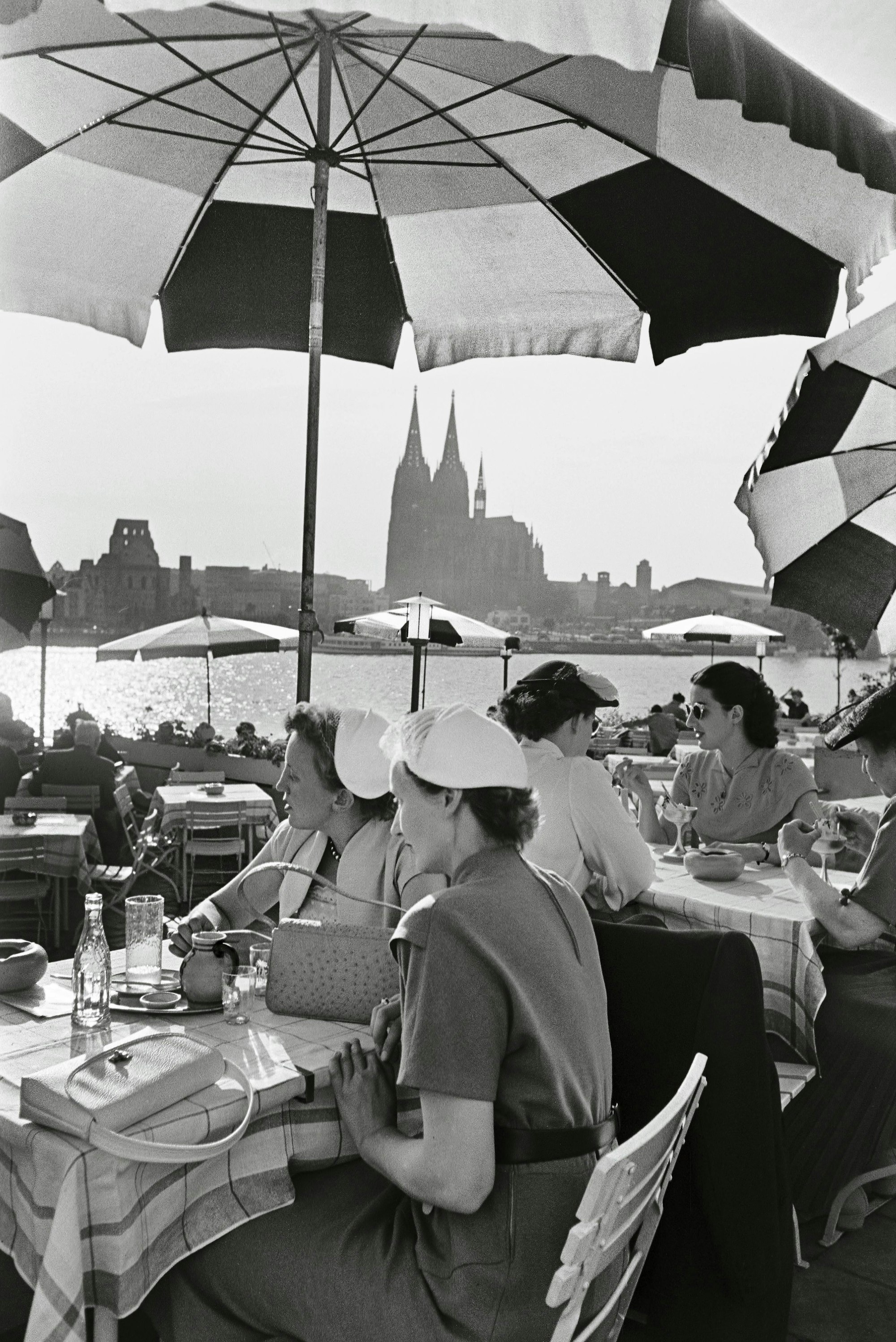 Auf den Sünnerterrassen in Köln, Mai 1953.