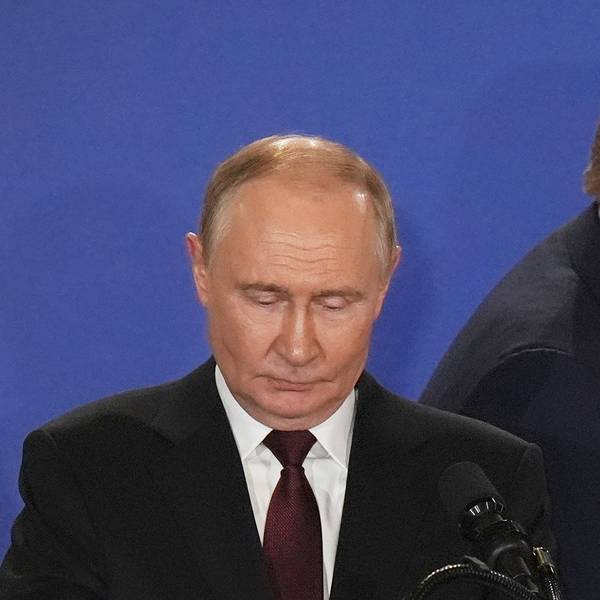 US-Präsident Donald Trump (r.) und der russische Präsident Wladimir Putin kommen zu einer gemeinsamen Pressekonferenz auf der Joint Base Elmendorf-Richardson in Alaska (Archivbild vom 15. August 2025). Ein weiteres Treffen wird es vorerst nicht geben.