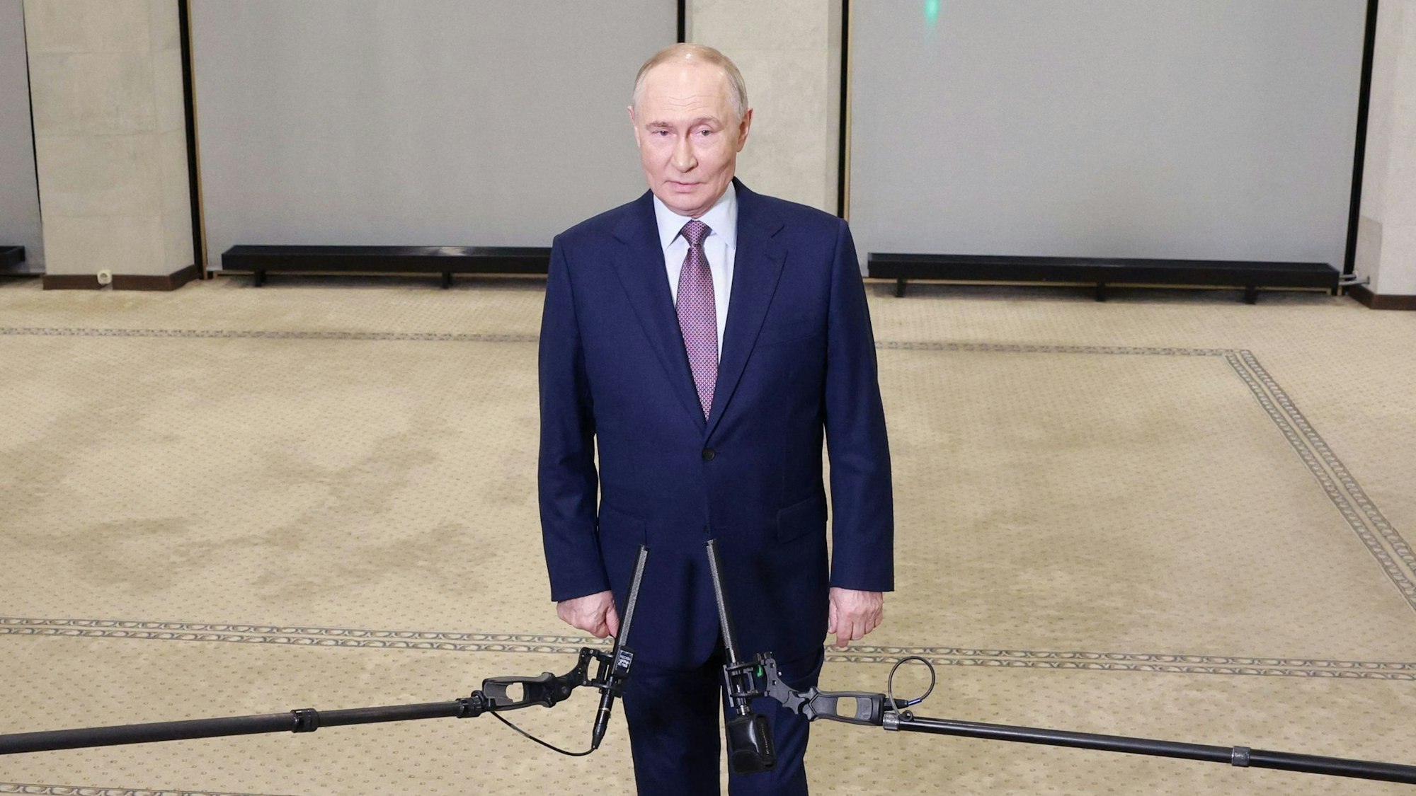 In this pool photograph distributed by the Russian state agency Sputnik, Russia's President Vladimir Putin meets with the media after attending a meeting of the Russian Geographical Society in Moscow on October 23, 2025. (Photo by Alexander SHCHERBAK / POOL / AFP)