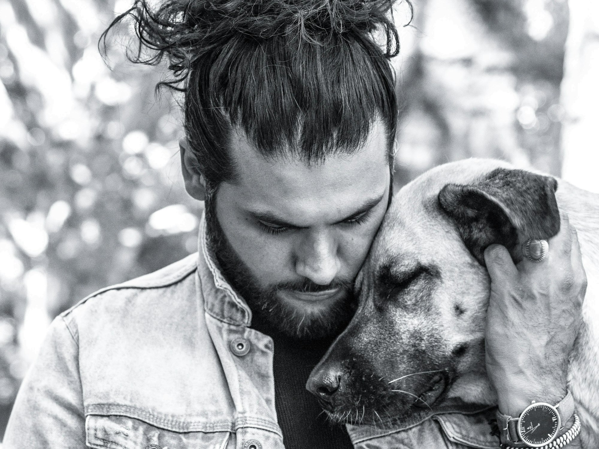 Unzertrennlich: Masih Samin mit der Kangalhündin „Mädchen“.