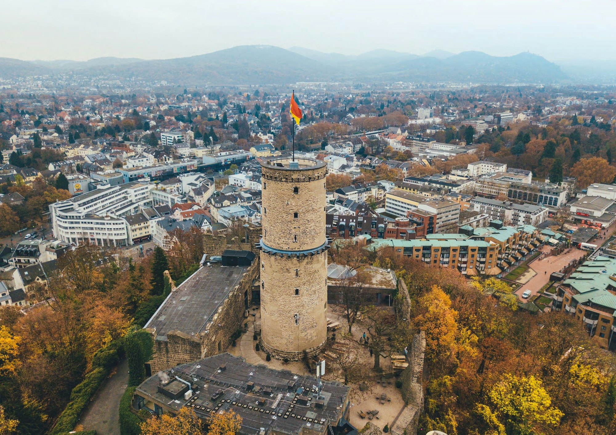 Wahrzeichen, Restaurant und Eventlocation mit grandioser Aussicht: die Godesburg in Bonn-Bad Godesberg.