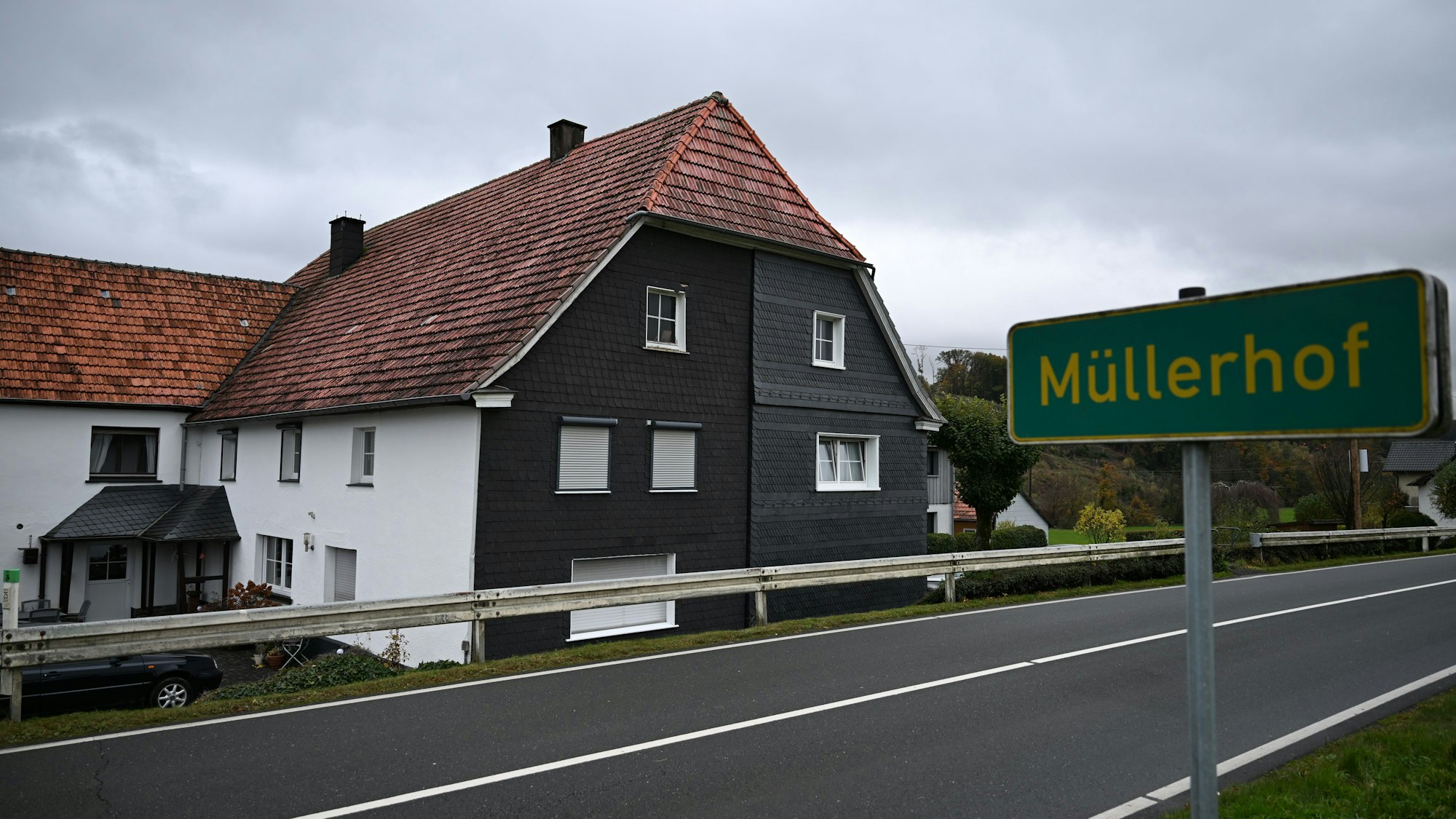 Der Müllerhof an der L 284 zwischen Steinenbrücke und Breun wurde 1725 erbaut. Georg Sturmberg hat ein Buch über das Haus, seine Menschen und ihre Lebensumstände im 18. und 19. Jahrhundert geschrieben.