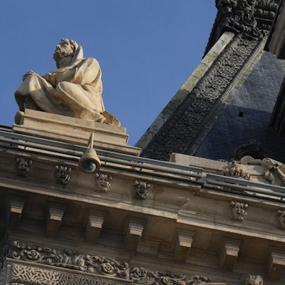 Die Polizei hofft die Louvre-Einbrecher dank zahlreicher Spuren zu fassen (Archivbild).