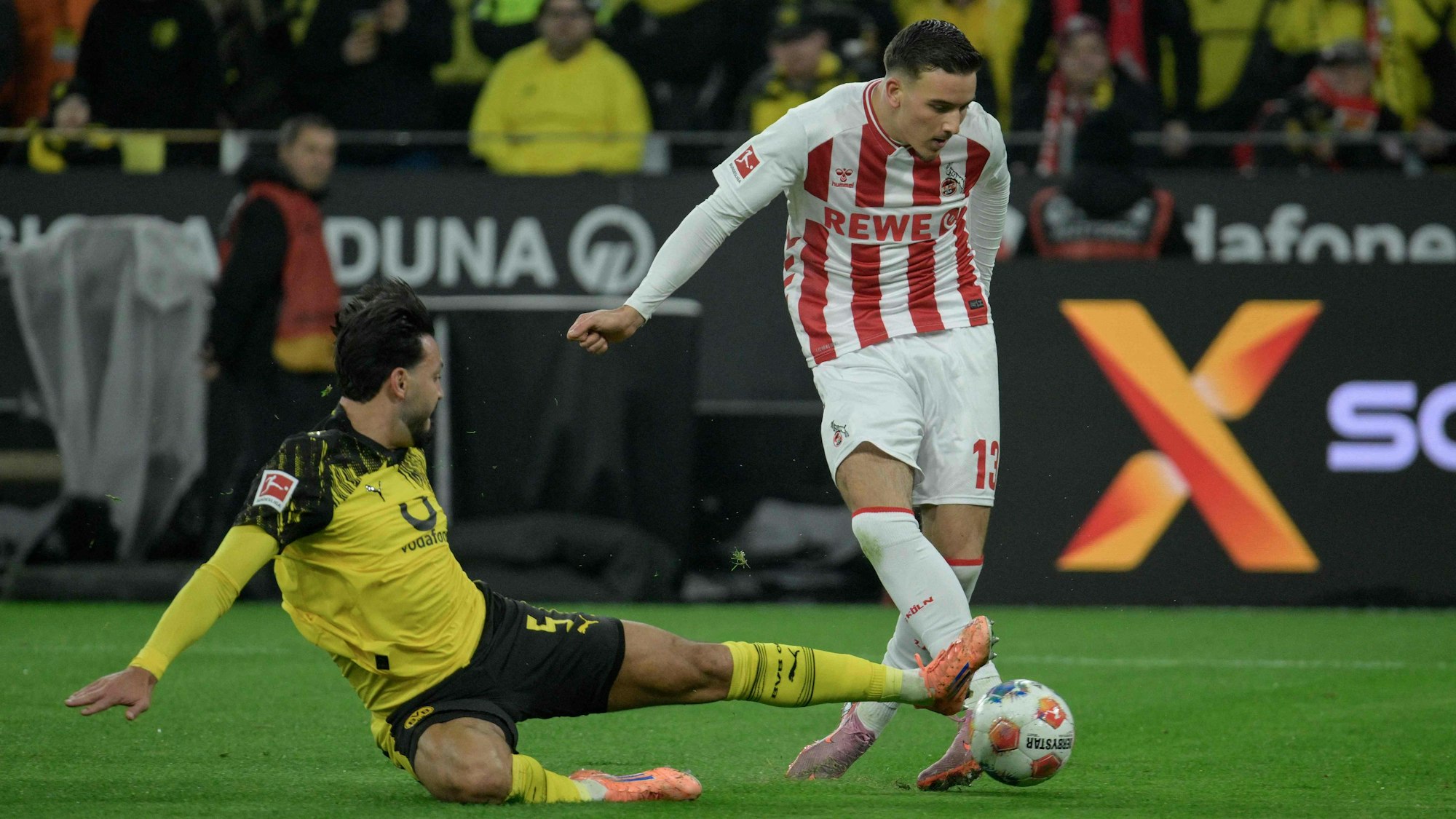 Said El Mala (.) vergibt das 1:0 für den 1. FC Köln.