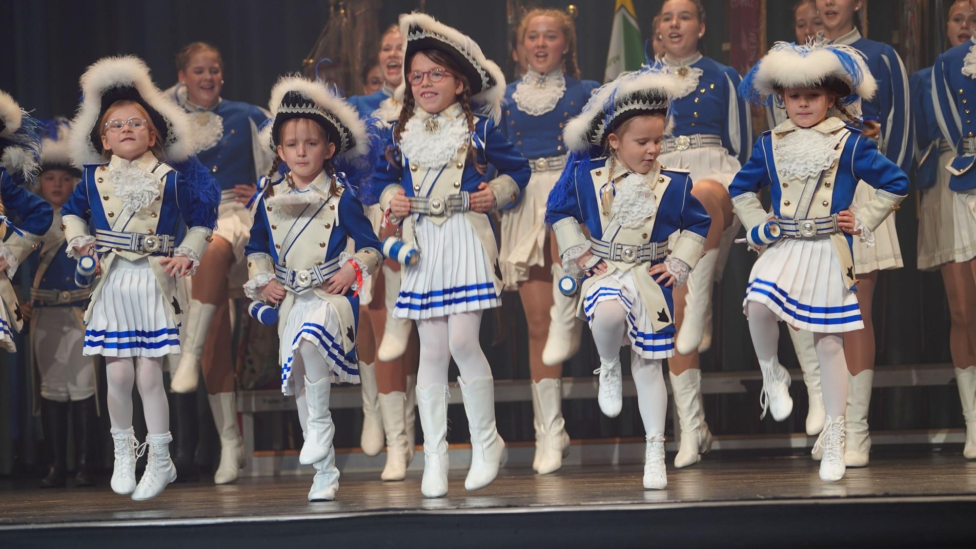 Mit ihren vier Jahren ist Sophie, Enkelin des Festkomiteepräsidenten Christoph Kuckelkorn, die jüngste bei den Funkepänz.