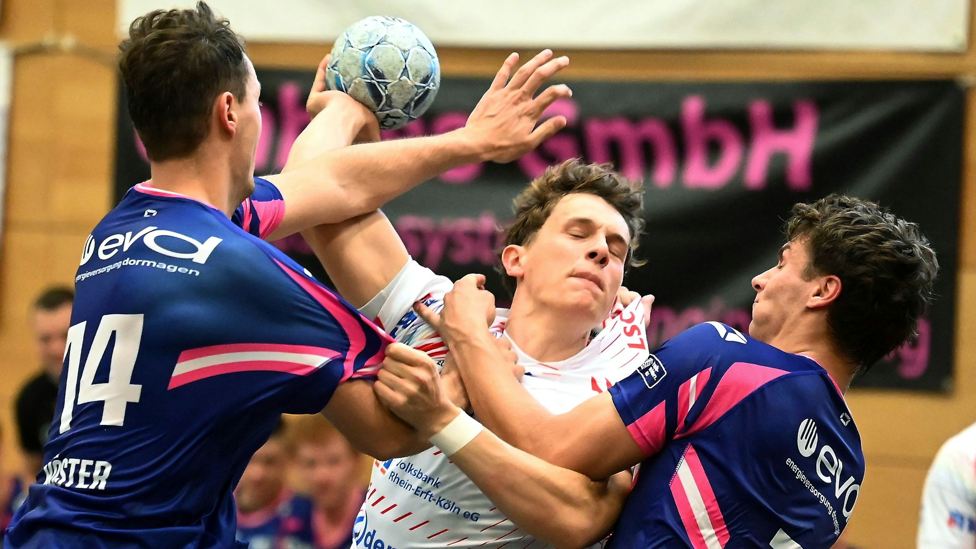 16.08.2025, DHB Pokal Handball-Longerich- Dormagen
mitte: Lennart Woermann (Longeriuch)
Foto: Uli Herhaus